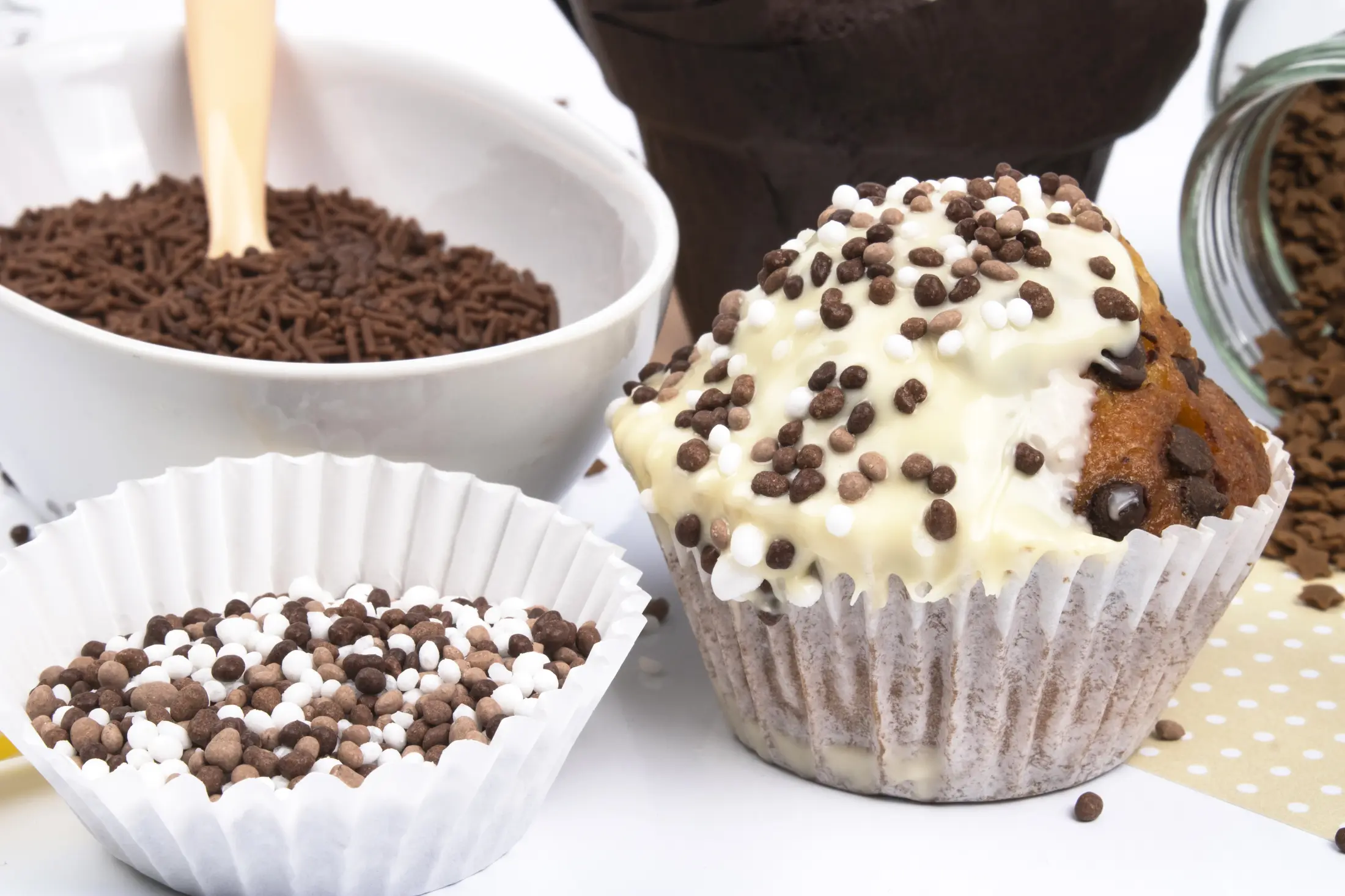 Cupcake and bowls decorated with Cocoa products