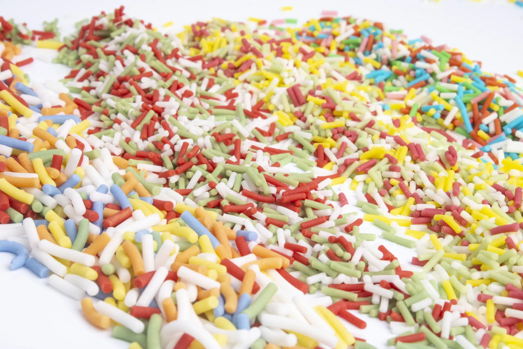 Colourful sugar strands arranged in bands
