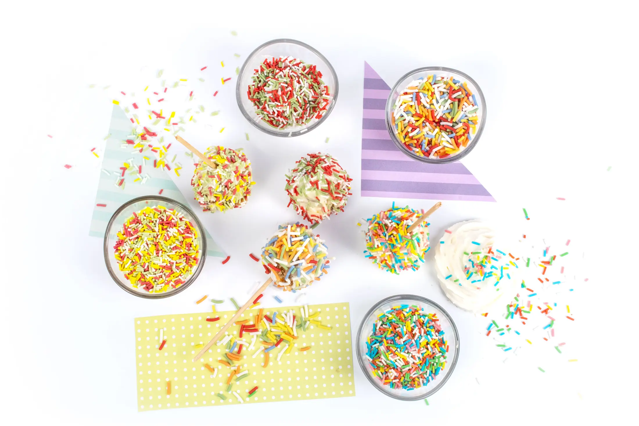 Desserts and glass bowls decorated with colourful Sugar Strands